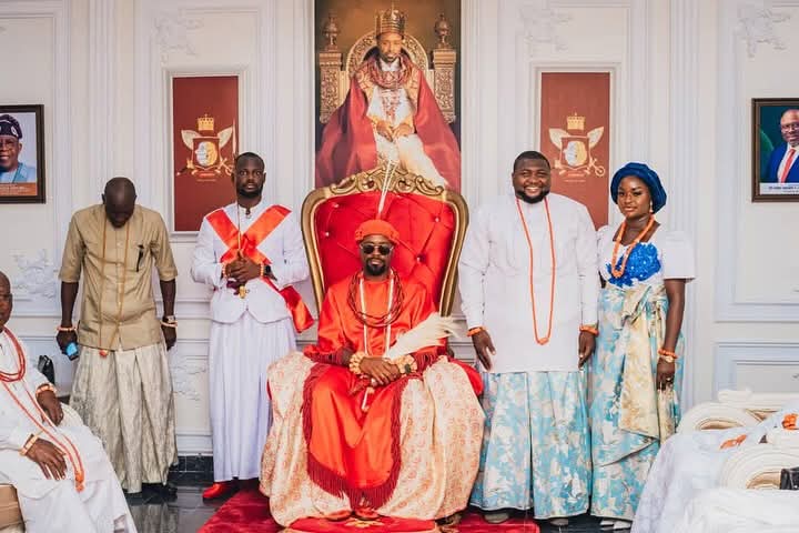Dr. Oritsegbegbemi Maurice Ojoede Pays Homage to Olu of Warri In Ode-itskeiri