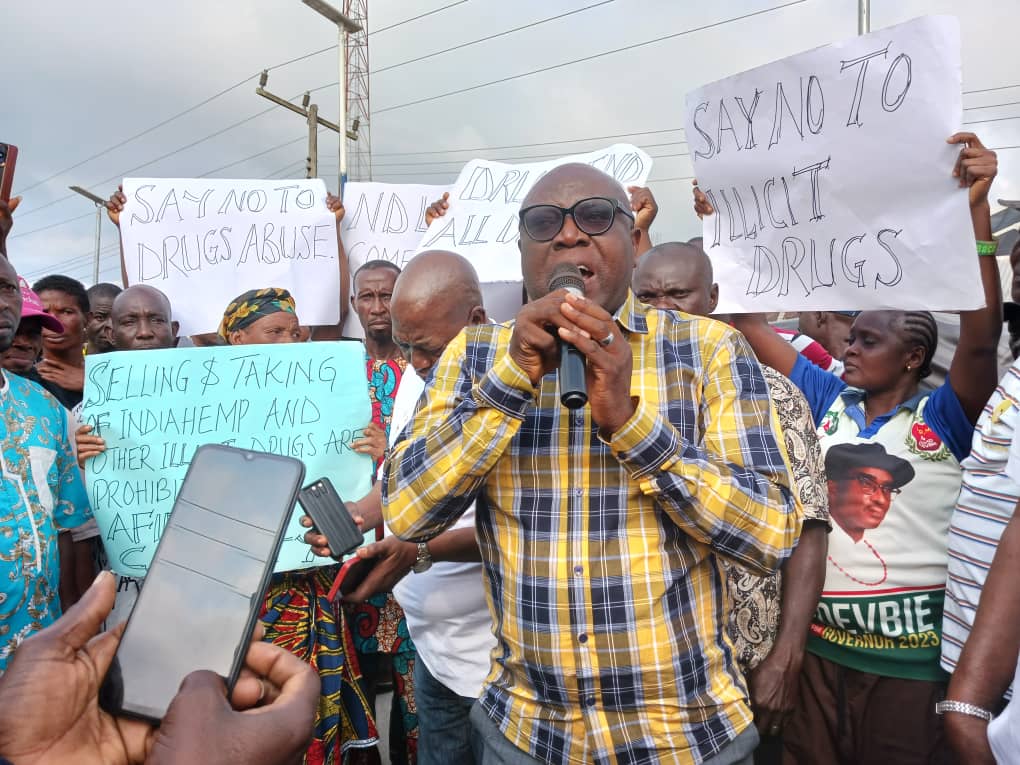 Afiesere Community Protests, Bans Sales of Hard Drugs, Vows to go after defaulters